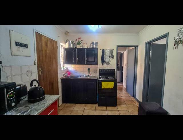 4 BEDROOM HOUSE FOR SALE IN PROTEA NORTH